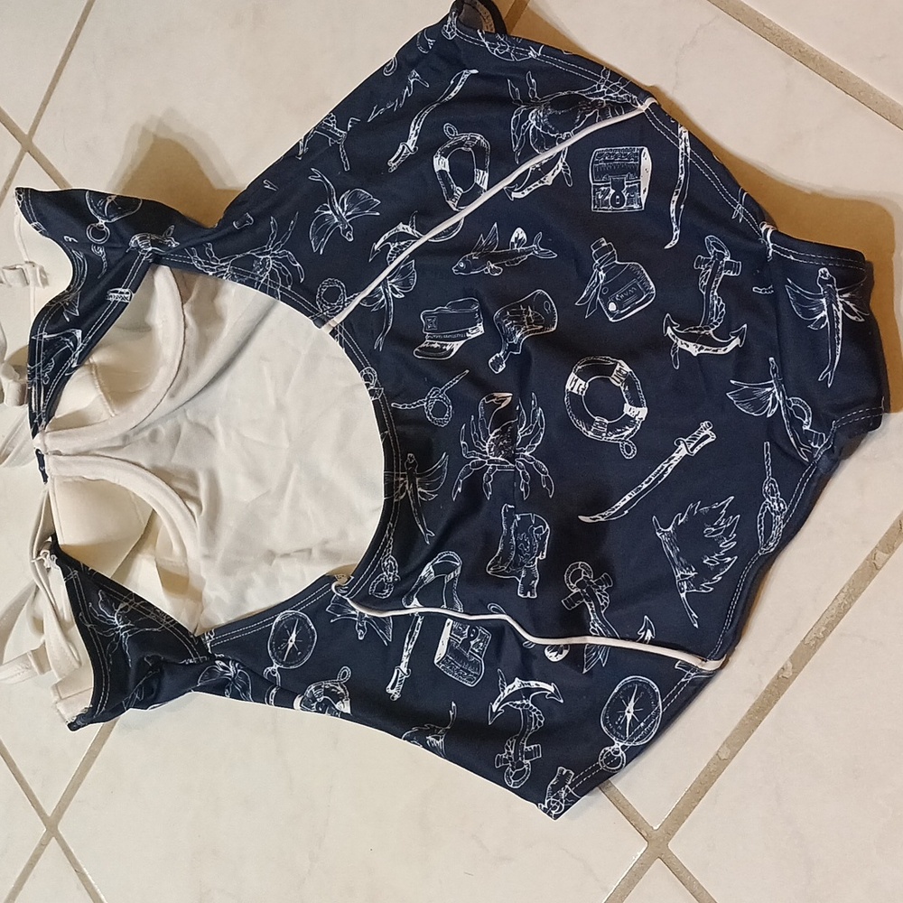 Swimsuit - Picture 4 of 10